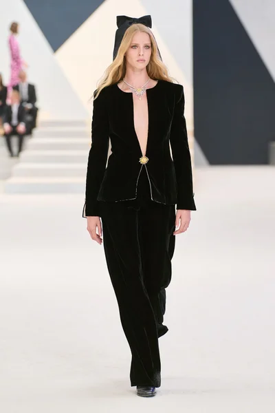 Look 24